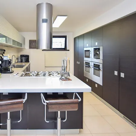 Lovely In With Kitchen Holiday home *